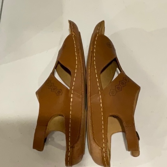 Easy Street Sloan Comfort Wave Tan Leather Sandals Women's Size 11 M (Run large) - Picture 3 of 6